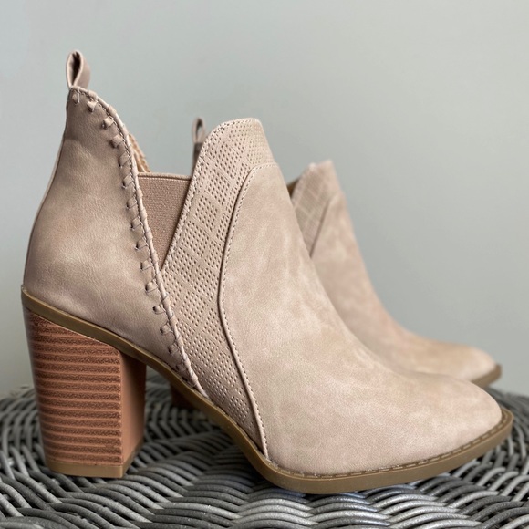 NIB - taupe colored ankle bootie - Picture 2 of 5